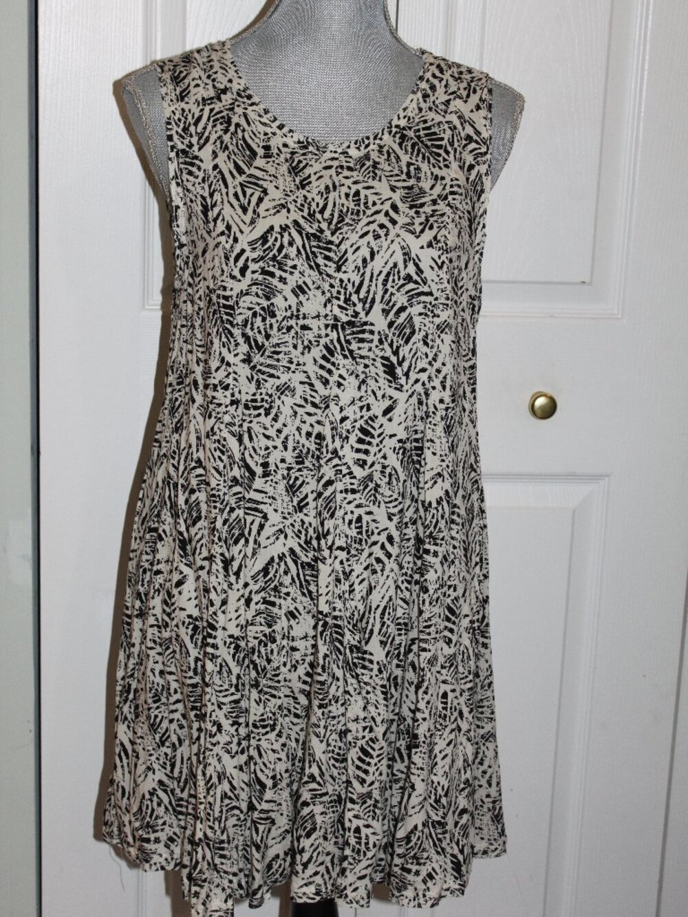 NWT Ecote Black/White Sleeveless Dress